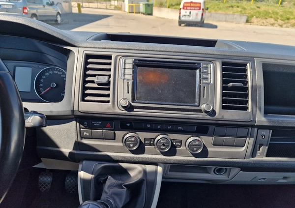 Volkswagen Caravelle cena 129000 przebieg: 134000, rok produkcji 2017 z Działdowo małe 154